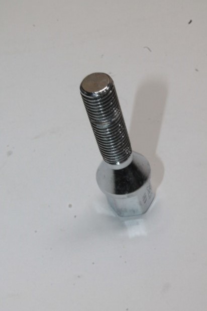 Болт колеса М12*1,5*40 Хром Конес H67 ключ 17мм