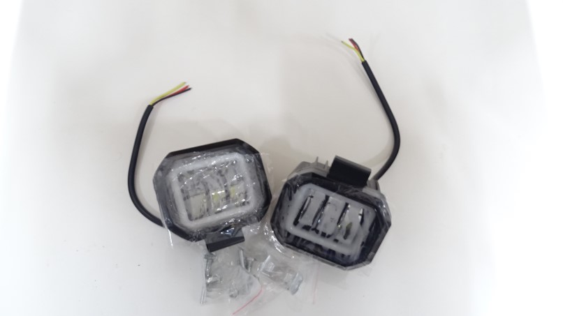 Фара светодиодная дополнительная 3 LED c ДХО 12-24V (квадратная)