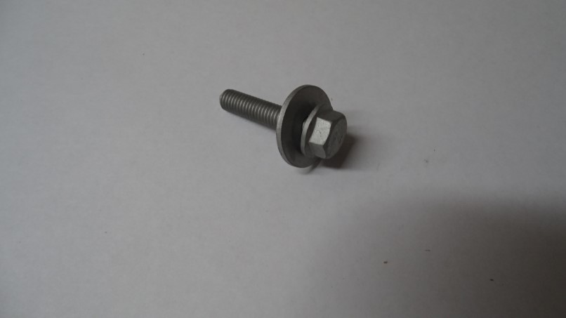 Болт М 8*38 с шайбой S22 в сборе