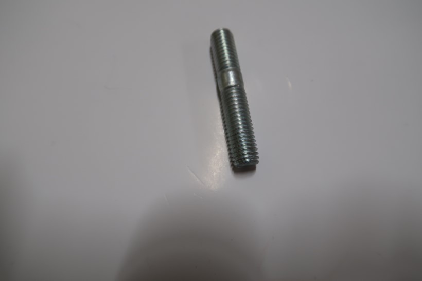 Шпилька М8*1,25*28 задней крышки КПП /2109/