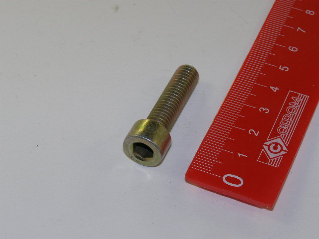 Болт М 8*30 крышки цепи /Г-3110, 3302/ №135 корот.
