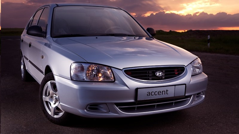 Стекло заднее Hyundai Accent с обогревом